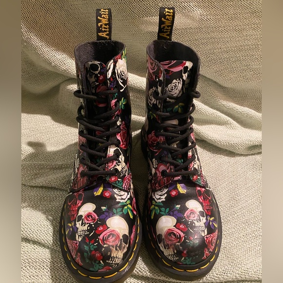 Dr. Martens Shoes - Dr. Martens 1460 pascal rare pink/white skull and flower boots